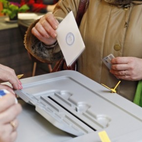Neli, ühe ja sama valija häält, ühes hääletuskastis! Neli, ühe ja sama valija häält, ühes hääletuskastis!